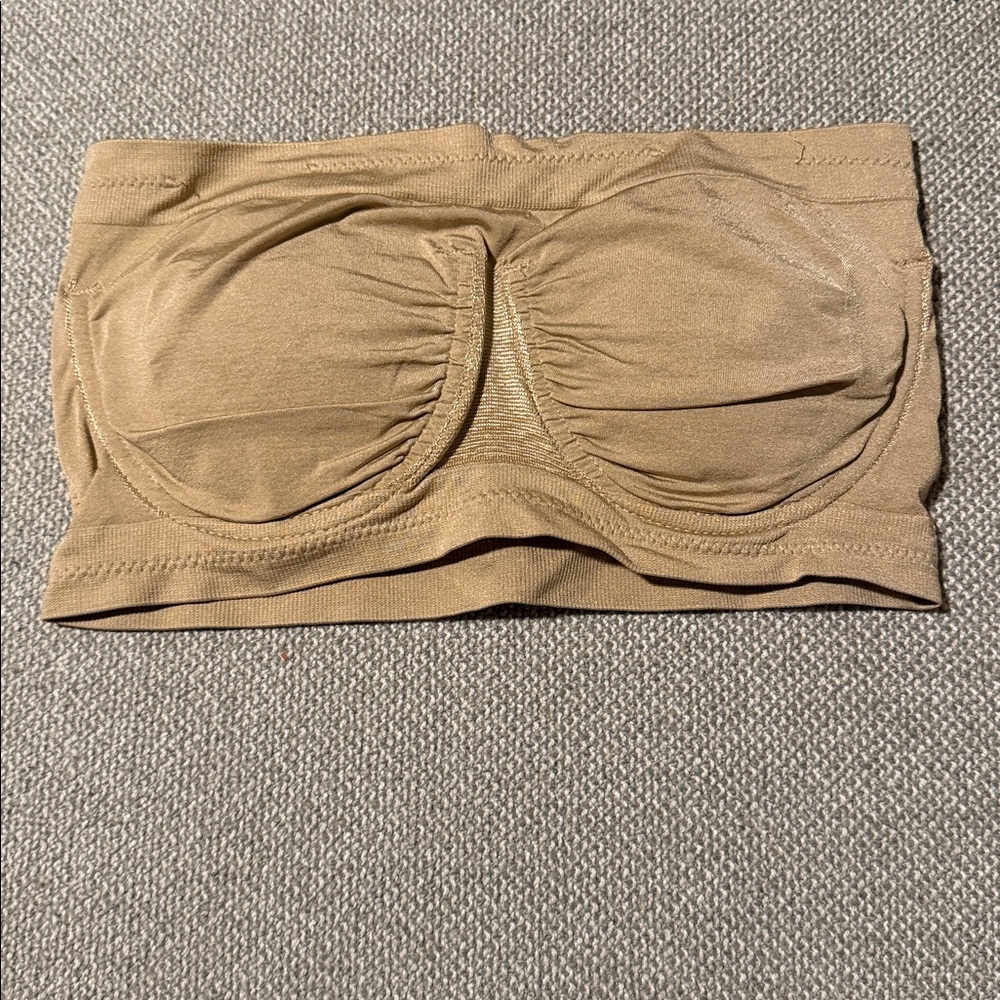 Rhonda Shear Angel Bandeau Nude Seamless Underwire strapless Bra medium